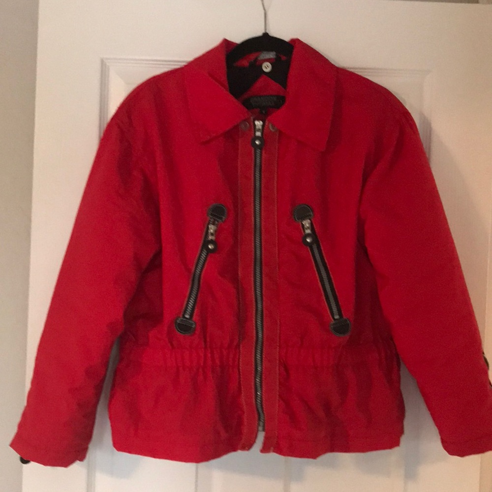 Brandon Thomas red jacket with removable black collar. Has zippered  pockets .
